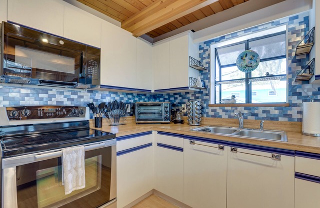 Scenic Siesta Key Home ~ 1 Mi to Village & Beach!