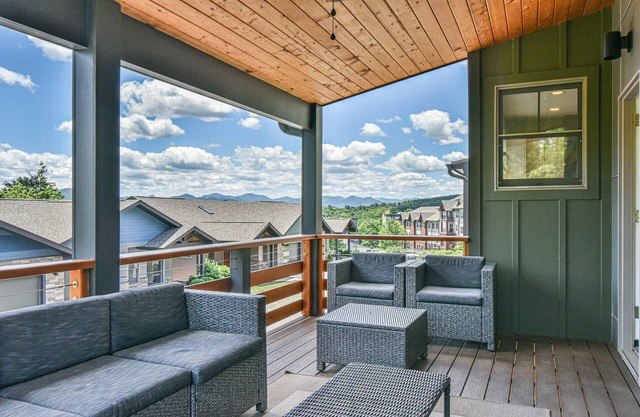 Scenic Stay at The Caroline Townhome