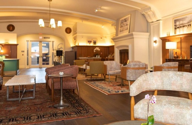 Scenic Stay in San Francisco: Hotel with Valet Parking | Near Downtown