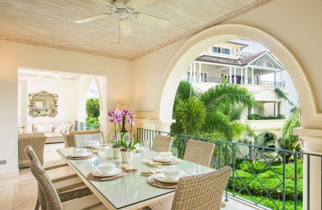 Schooner Bay 205 | Frangipani