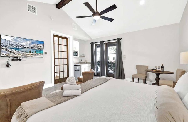 Schubert Inn Suite A With Pool-grill - 2blks to Main