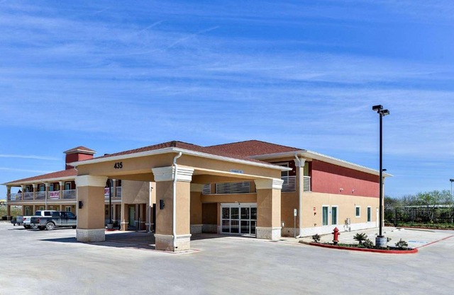 Scottish Inn & Suites Cotulla, TX
