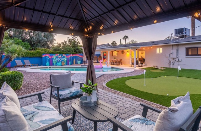 Scottsdale Oasis Near Old Town, with a pool and mini putt golf!