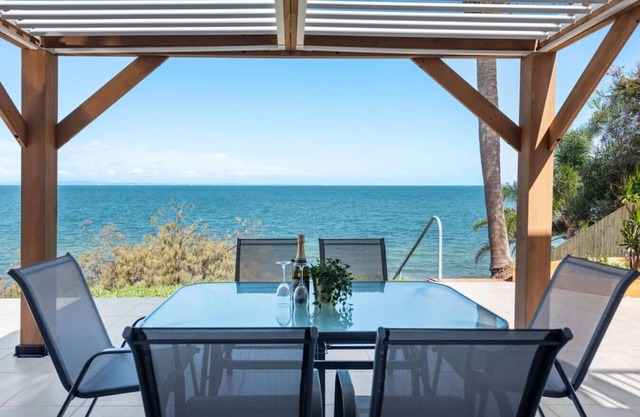 * Sea Breeze * Two Bedroom Apartment