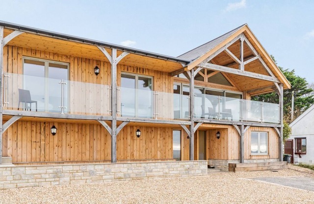 Sea Campion is a beautiful and newly renovated home perfect for your holiday, with stunning views of
