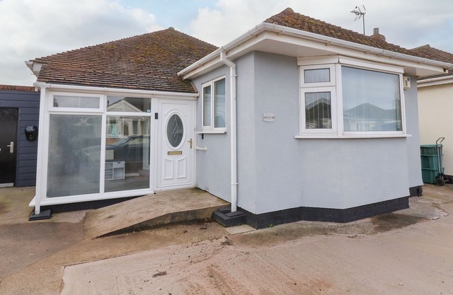 SEA LA VIE, family friendly, country holiday cottage in Kinmel Bay
