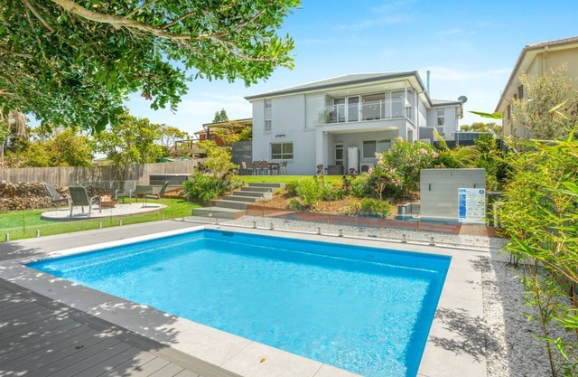 Sea La Vie - Pet Friendly with Fireplace and Swimming Pool & Spa