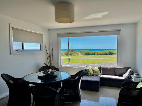 Sea Retreat - Esplanade Available Xmas 2023 and 2024 Summer