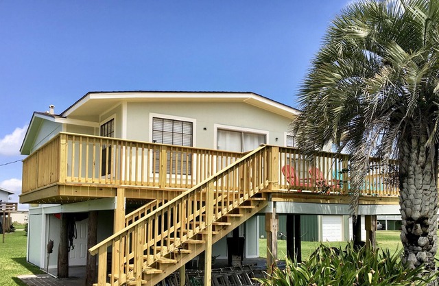 Sea Salt On The Rim 2 Bedroom Home by Redawning