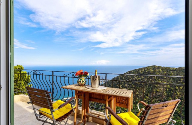Sea View Apartment with Private Secure Parking - 2