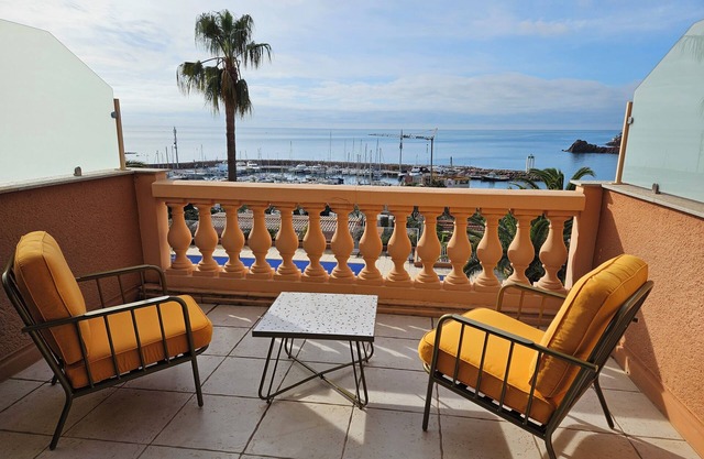 Sea view apartment
