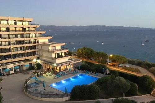 Sea view apartment on the Ajaccio golf course