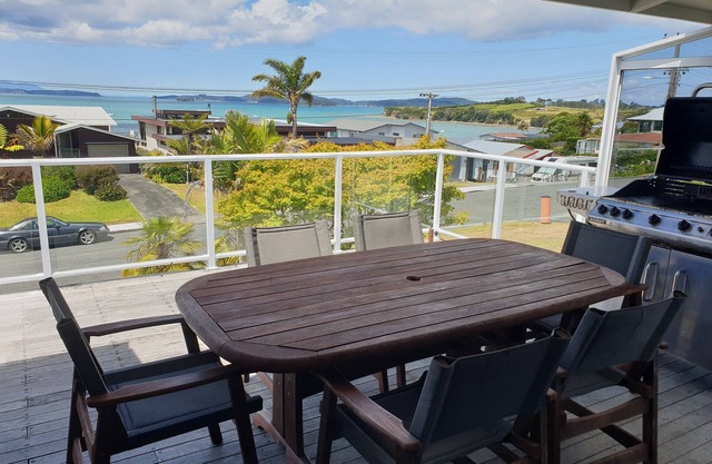 sea views and relaxing. Sleeps 9. 4 bedrooms and 2 bathrooms.