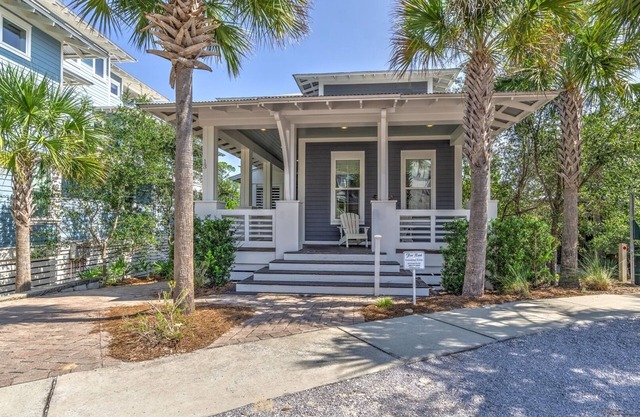 Seacrest Beach escape—screened porch, chef's kitchen, 6 bikes, near Lagoon Pool