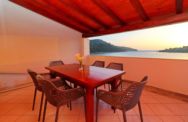 Seafront Apartments Anthony - Two Bedroom Apartment with Terrace and Sea View
