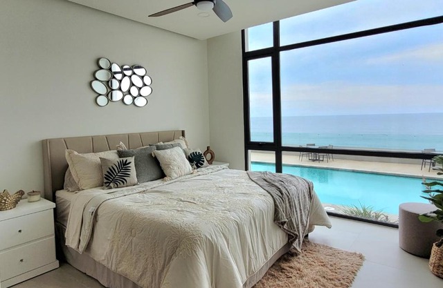 Seafront Condo Pool and Jacuzzi