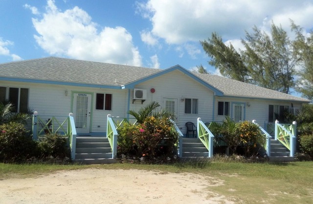 Seashell Family Vacation Villa by the Sea & Vehicle Rental