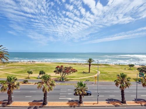 Seaside Apartment opposite Seapoint Promenade.