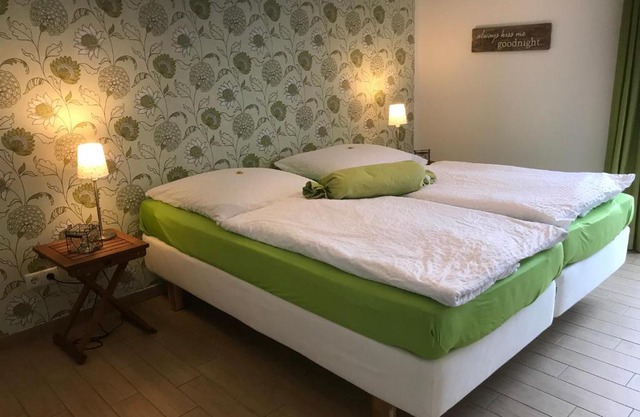 SEASIDE APARTMENTS - DREAMY GREEN