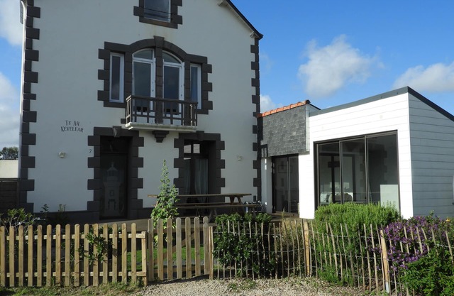 Seaside Family House with Jacuzzi, 800 m from the Beaches, Renovated in 2018