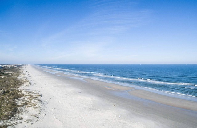 Seaside Haven Stylish Condo 3 Pools New Rental