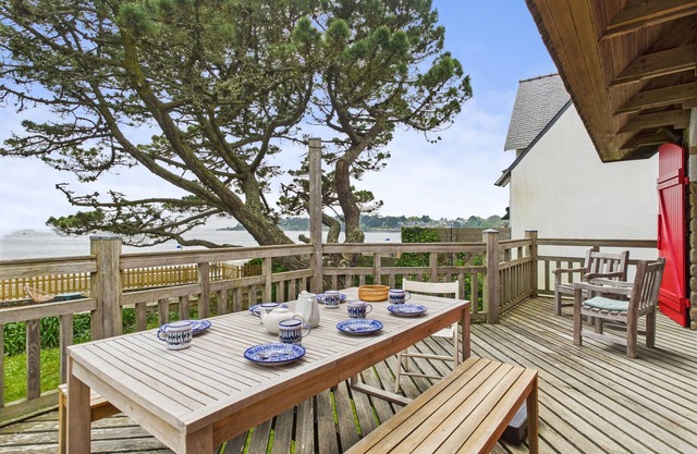Seaside house with direct beach access for 7