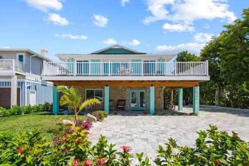 Seaside oasis studio with heated pool