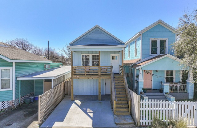 Seaside Villa-Walk to beach! nClose to attractions!