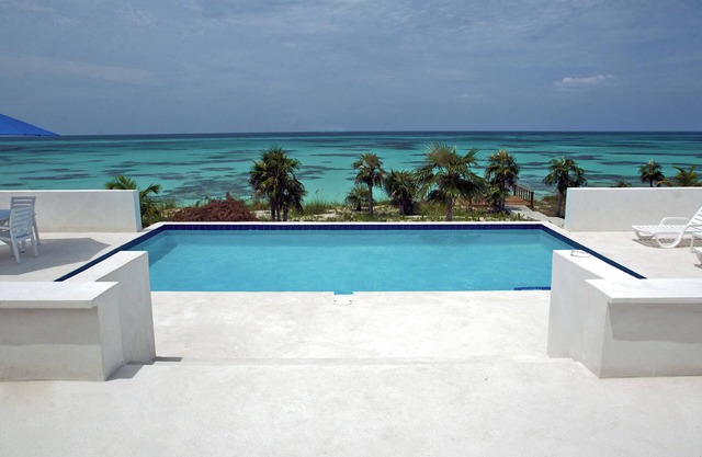 Seaview Villa - Beachfront Luxury Home w/Pool
