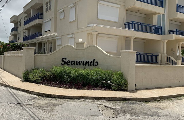 SEAWINDS. Economical Accommodation - Two minute walk from the beach.