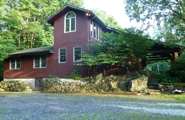 Secluded 4 acre retreat