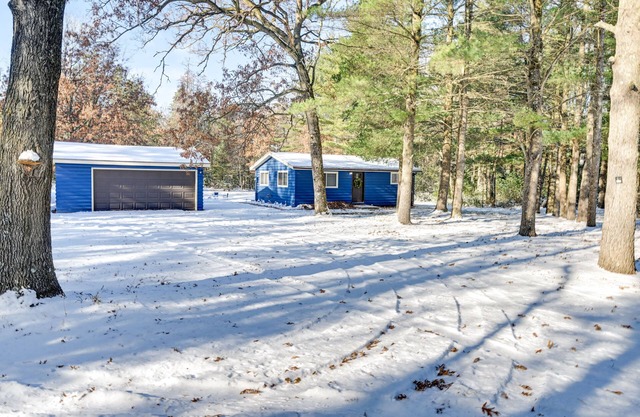 Secluded Cabin ~ 15 Mi to Castle Rock Lake!