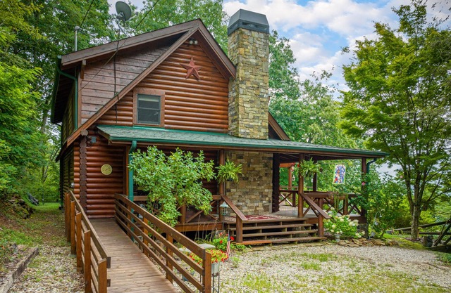 Secluded Cabin with Stunning Valley Views!