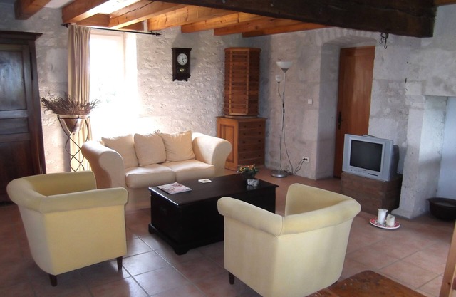Secluded country house near Lauzerte for 4 people with private pool