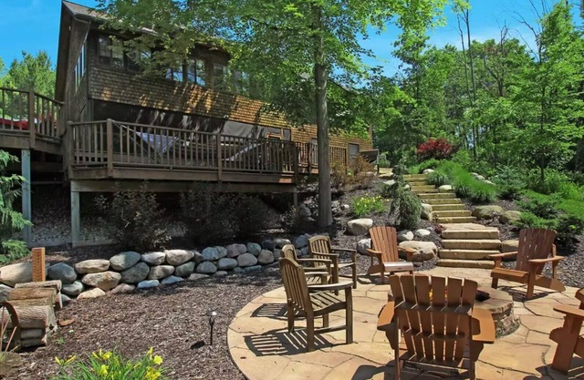 Secluded dog-friendly cabin on 10 acres - hot tub & game room!