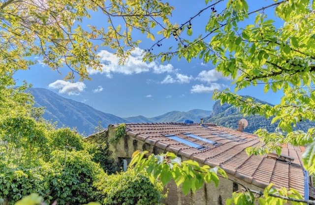 Secluded home in Le Caunil