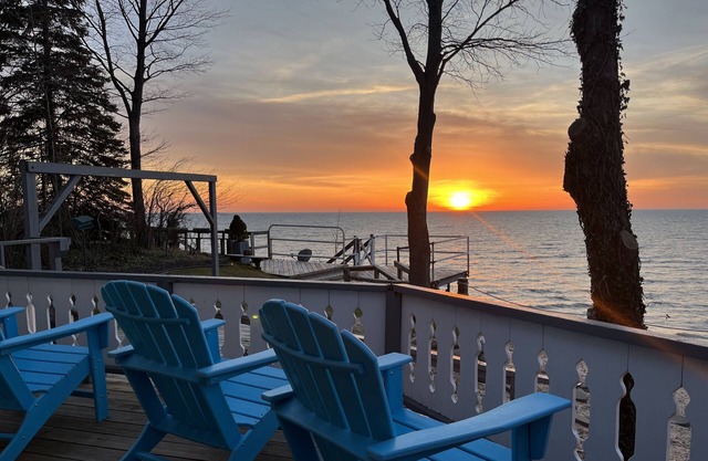Secluded Lake Michigan Retreat Stunning Sunsets, Beach Access