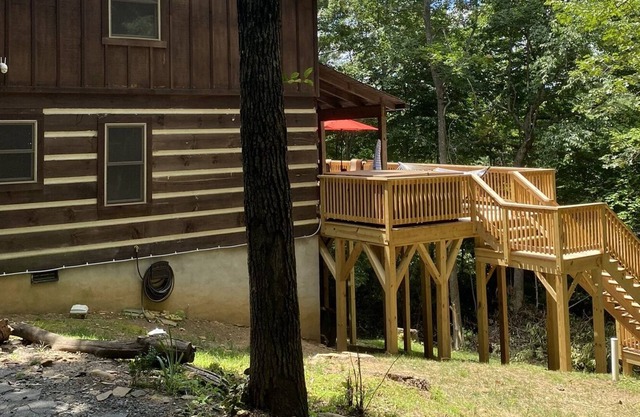 Secluded Log Cabin+Hot Tub+New River+Grill