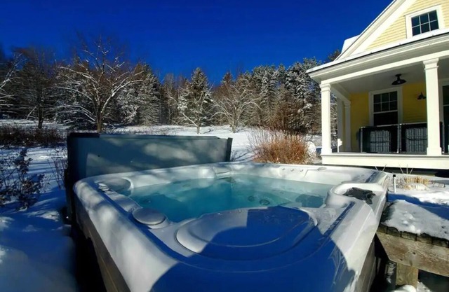 Secluded, Magical Winter Paradise with Hot Tub