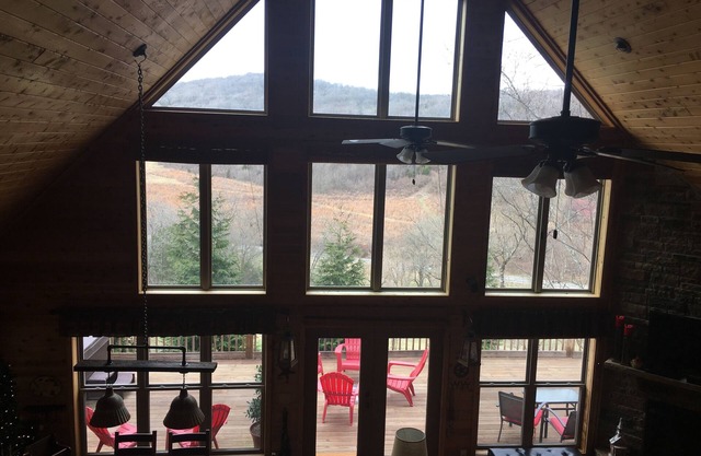 Secluded Mountain Cabin w/hot tub-Nashville TN-Pet and Kid friendly
