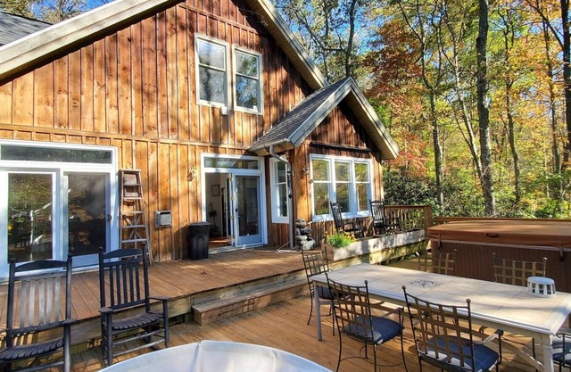 Secluded Mountain Home for 10 w/Hot Tub & Theater