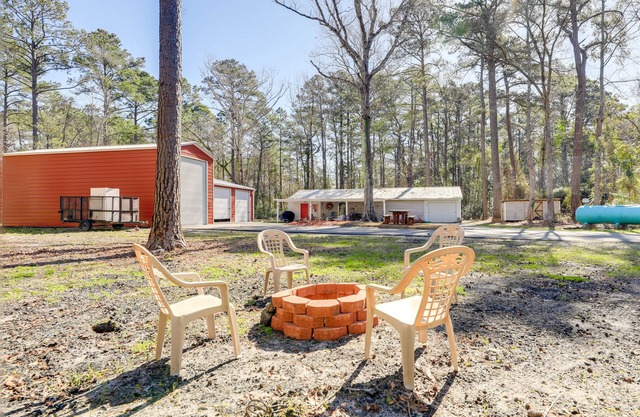 Secluded Newport Getaway w/Fire Pit & Grill!