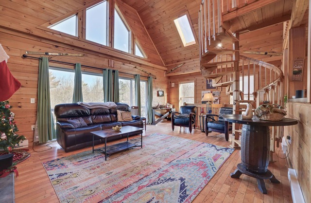 Secluded Retreat near Ski Resorts: Hot Tub, BBQ