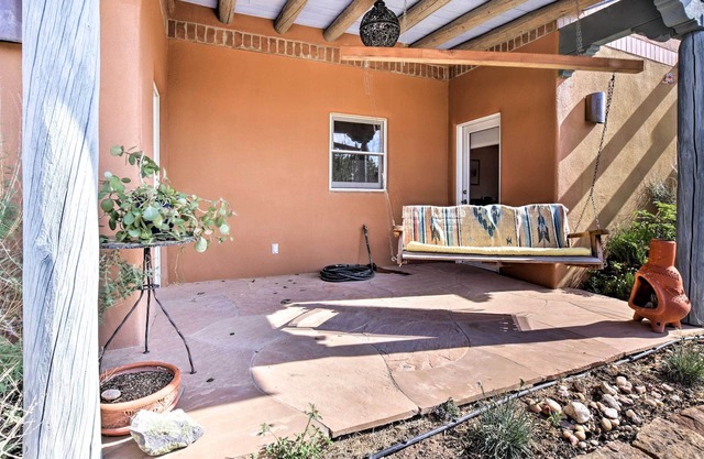 Secluded Santa Fe Guest Home - 3 miles from the Plaza!