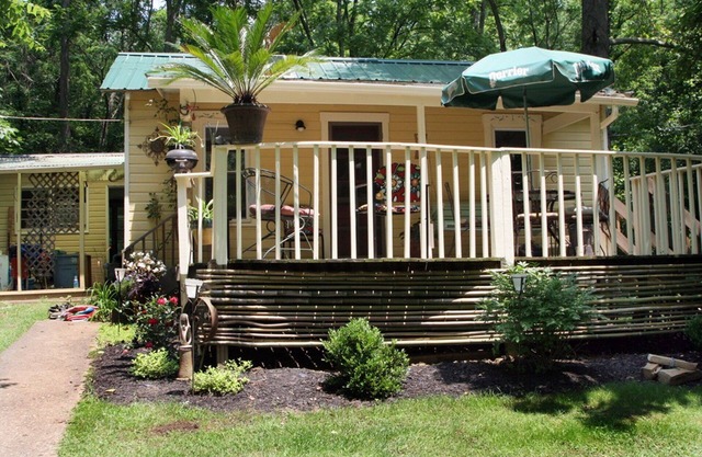 Secluded Wooded Setting 5 Minutes From Town
