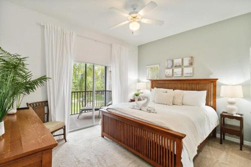 Second floor upgraded condo in Bahama Bay 2 bedrooms
