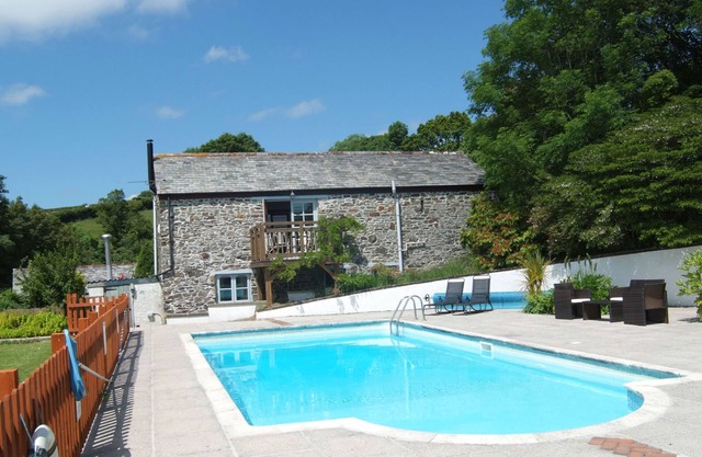 Self Catering Rural Farm Cottage + Heated Pool Cornwall