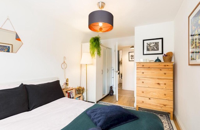 Self Contained 1Bed with Parking Leamington Spa Pass the Keys