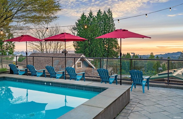 Self-Contained Suite w/Shared Pool, Hot Tub, Views