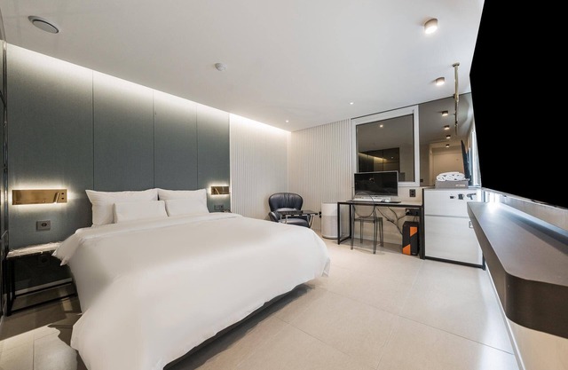 Seocho JS Hotel